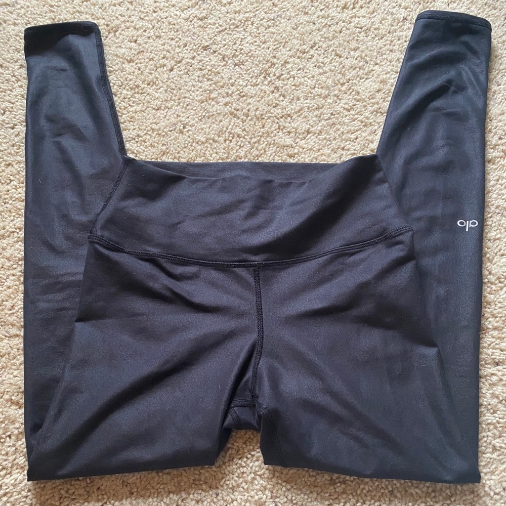 ALO Yoga Airbrush legging size medium black.